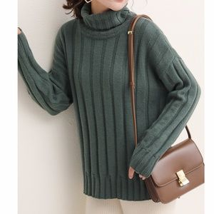 Green turtle neck sweater